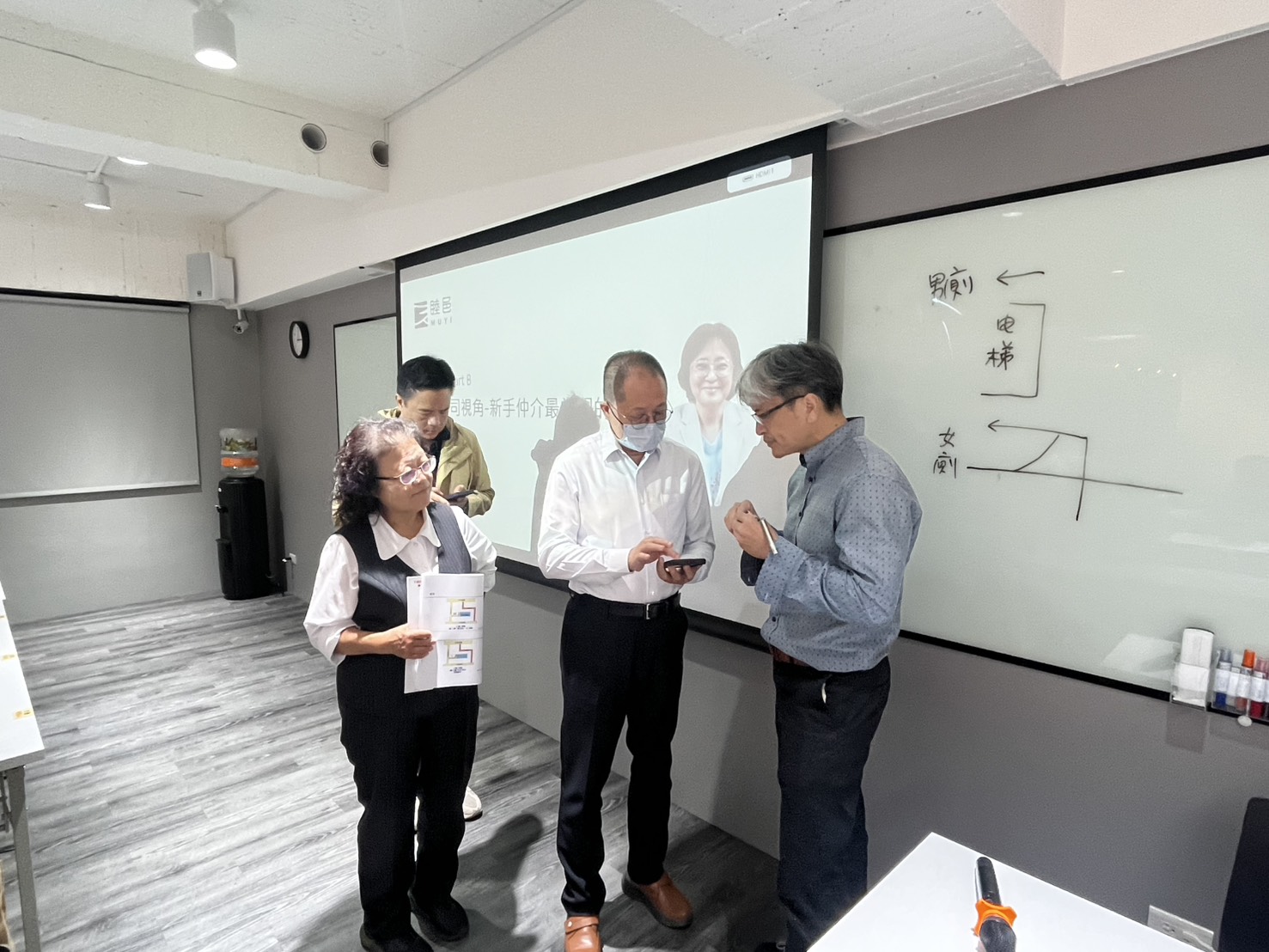 1381043_af579f31672374b0838399e31476d9ee