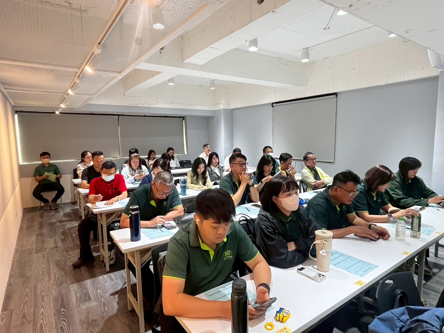 1382141_63725eac6f68c05a7078da797b9d6171